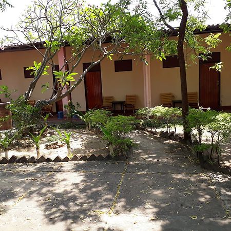Shahira Hotel Nilaveli Exterior foto